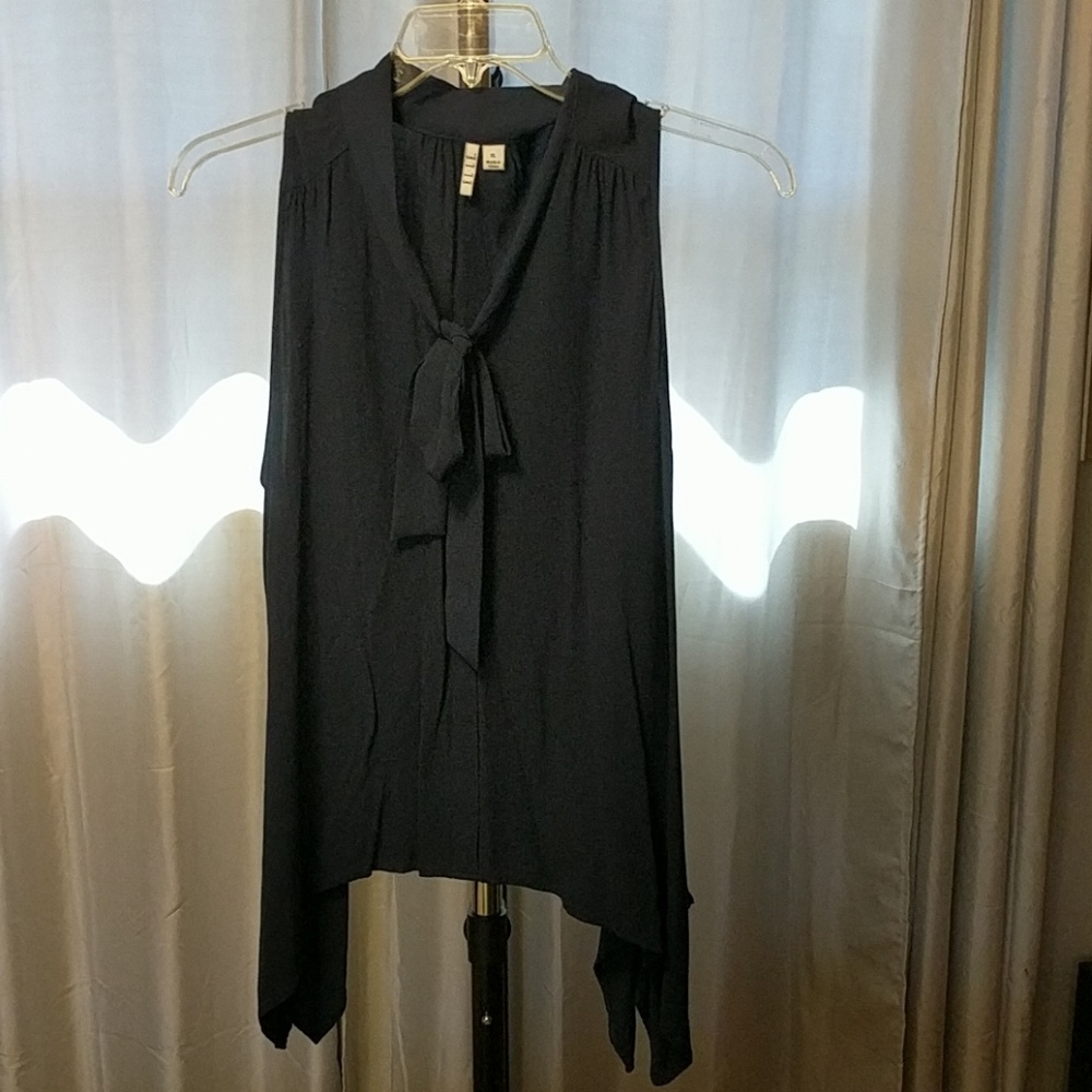 ELLE Sleevless Navy Shark Bite Blouse with Bow